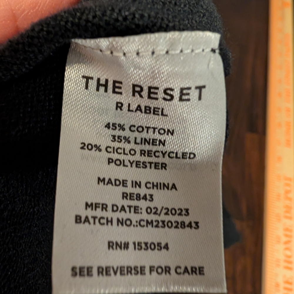 The Reset R LABEL Women's V-Neck Black LINEN BLEND Sweater Vest, SIZE M - Picture 4 of 4